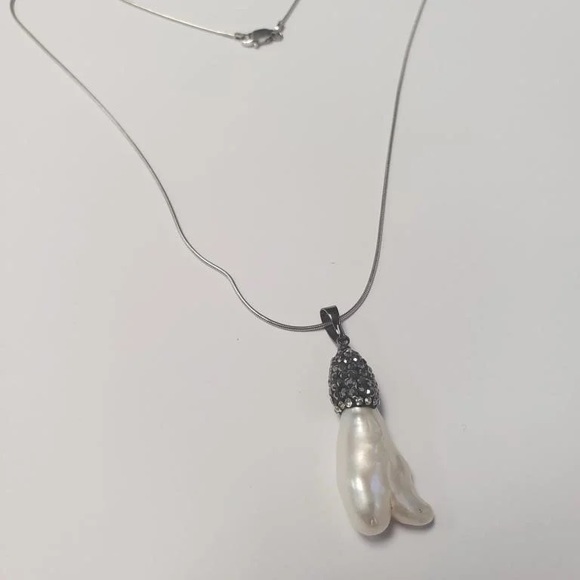 Pearl Necklace - Picture 3 of 6